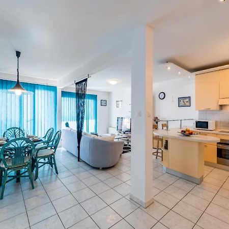 Sea View Apartment Reno W/Garage Split Bagian luar foto