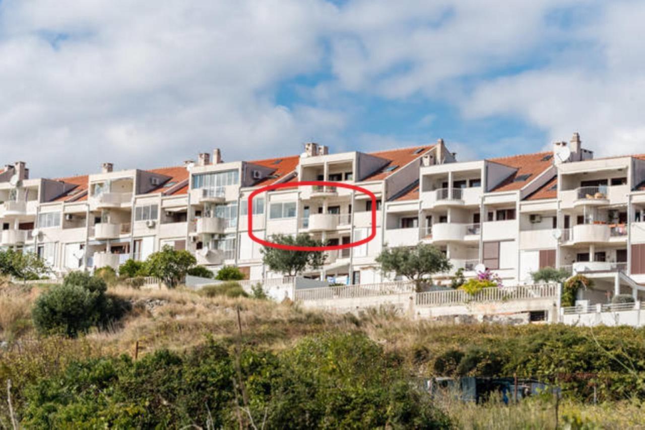 Sea View Apartment Reno W/Garage Split Bagian luar foto