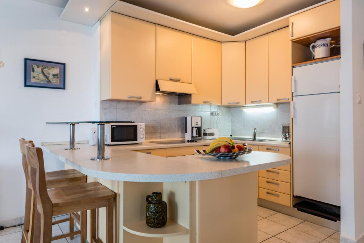 Sea View Apartment Reno W/Garage Split Bagian luar foto