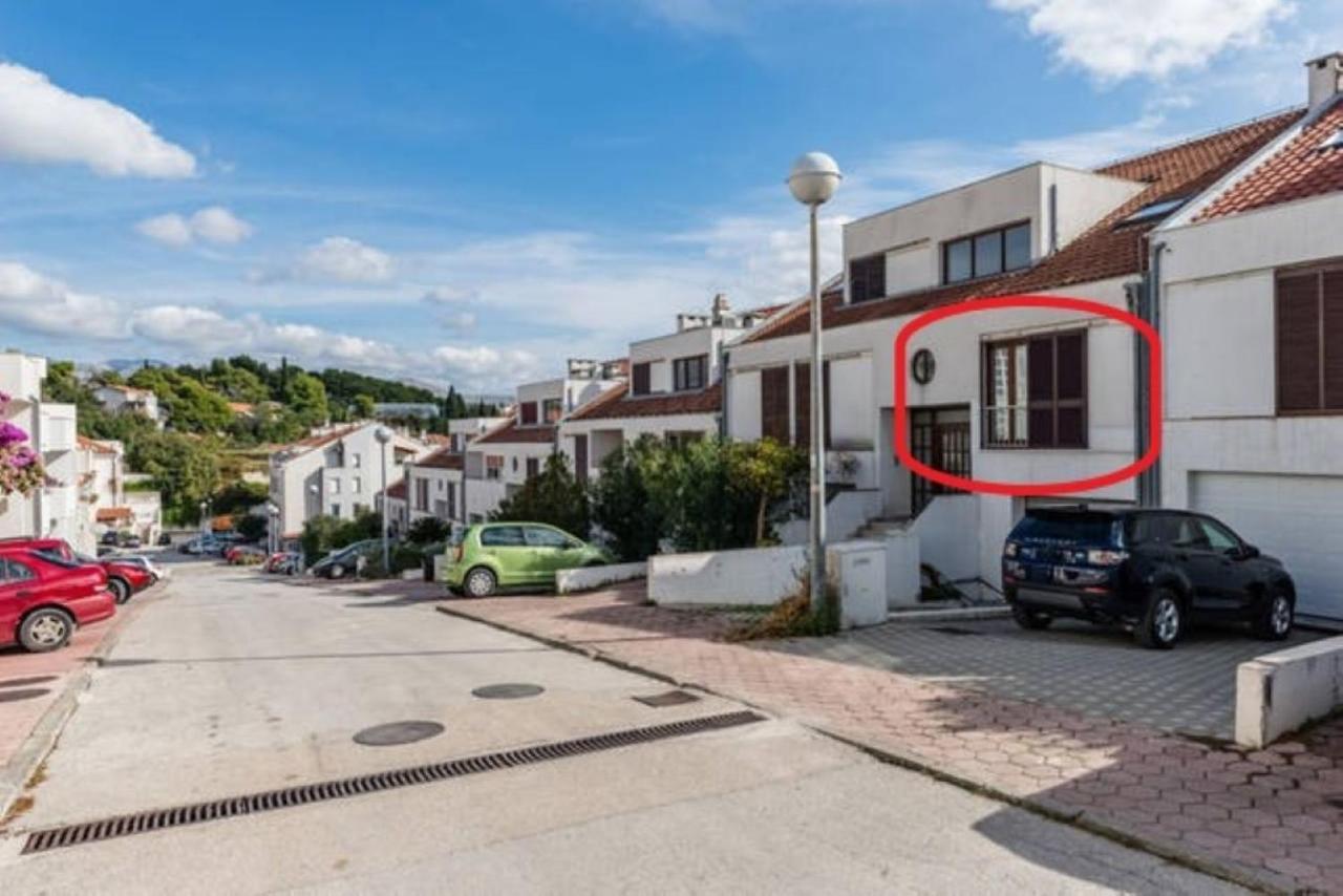 Sea View Apartment Reno W/Garage Split Bagian luar foto