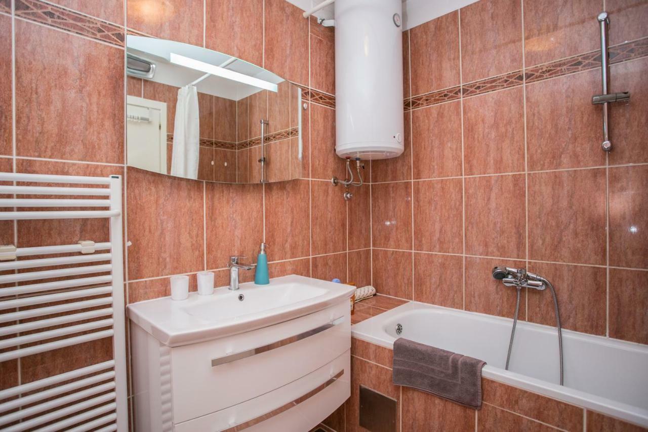 Sea View Apartment Reno W/Garage Split Bagian luar foto