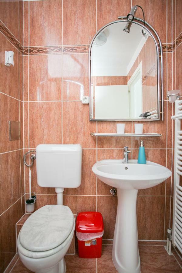 Sea View Apartment Reno W/Garage Split Bagian luar foto